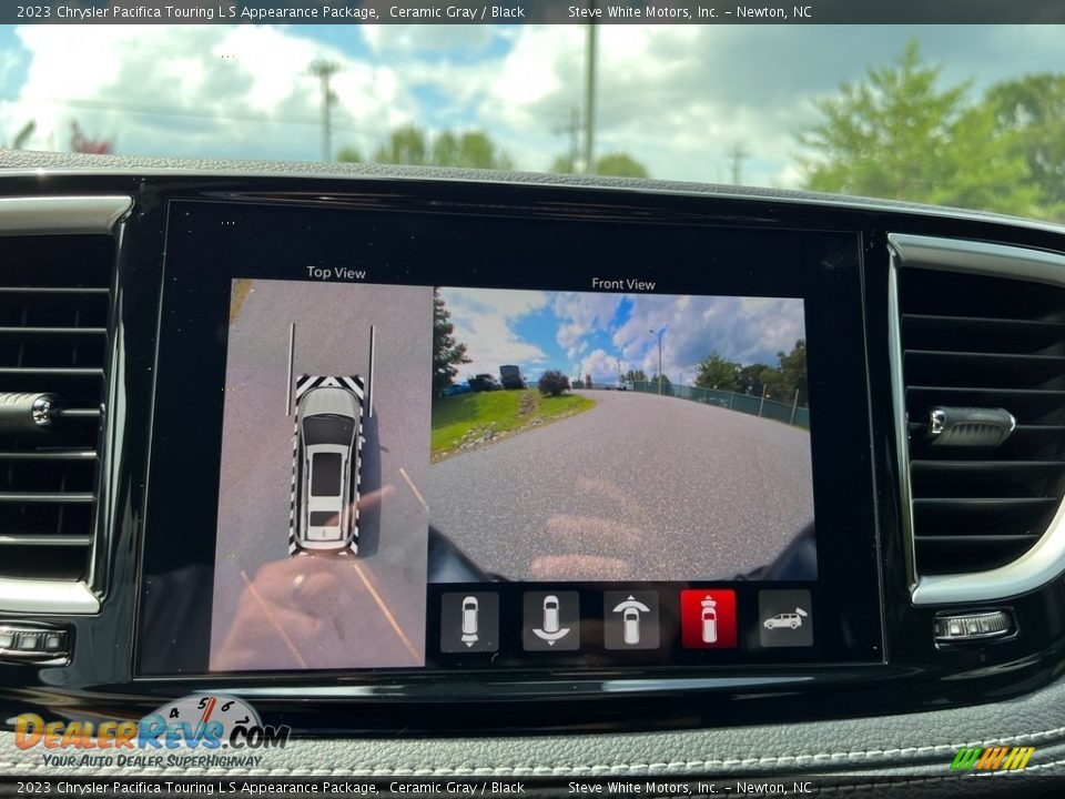 Controls of 2023 Chrysler Pacifica Touring L S Appearance Package Photo #25