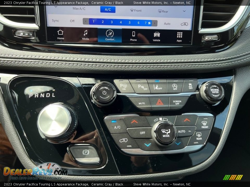 Controls of 2023 Chrysler Pacifica Touring L S Appearance Package Photo #26