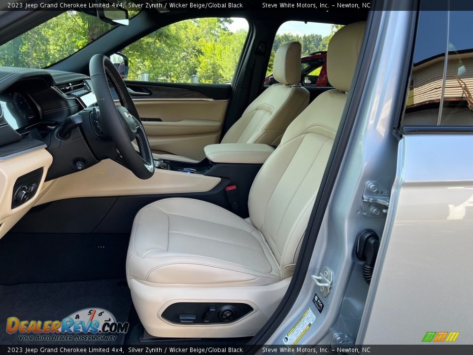 Front Seat of 2023 Jeep Grand Cherokee Limited 4x4 Photo #10