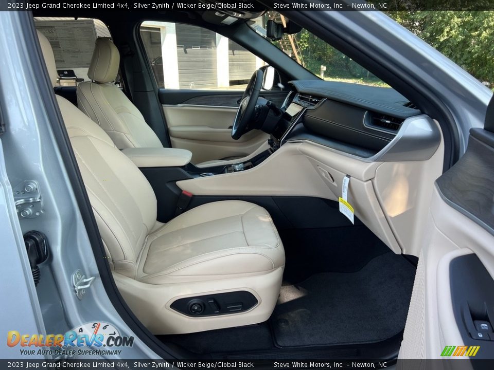 Front Seat of 2023 Jeep Grand Cherokee Limited 4x4 Photo #18