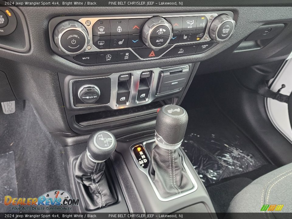 2024 Jeep Wrangler Sport 4x4 Shifter Photo #9