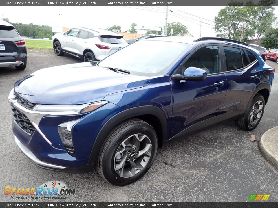 Front 3/4 View of 2024 Chevrolet Trax LT Photo #8