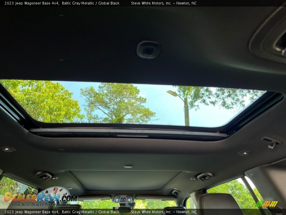 Sunroof of 2023 Jeep Wagoneer Base 4x4 Photo #18