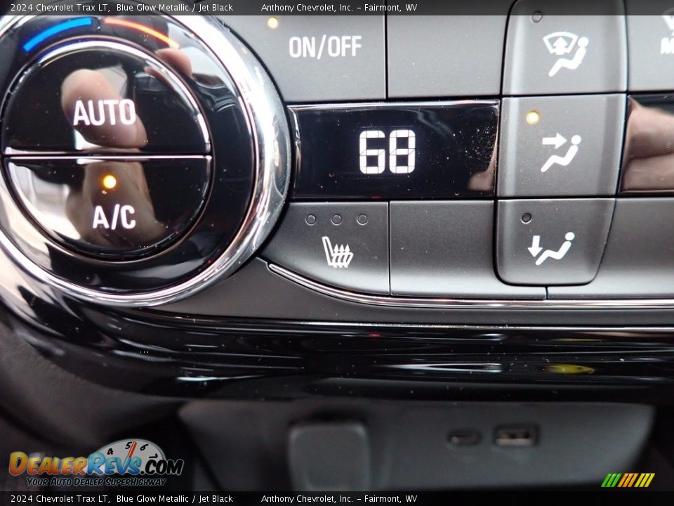 Controls of 2024 Chevrolet Trax LT Photo #18
