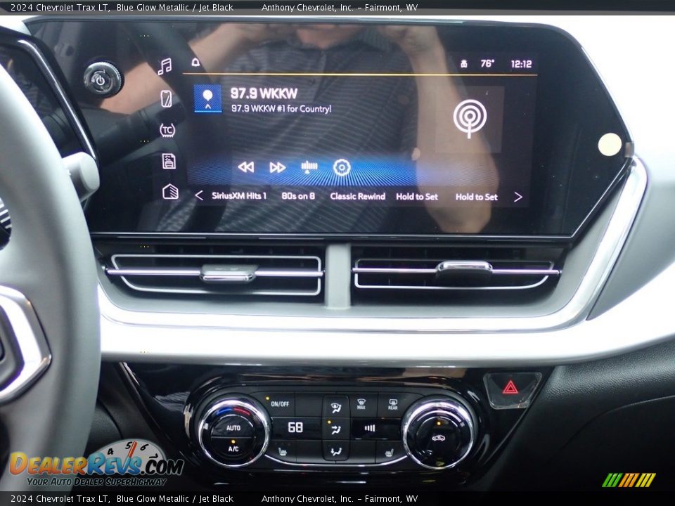 Controls of 2024 Chevrolet Trax LT Photo #20
