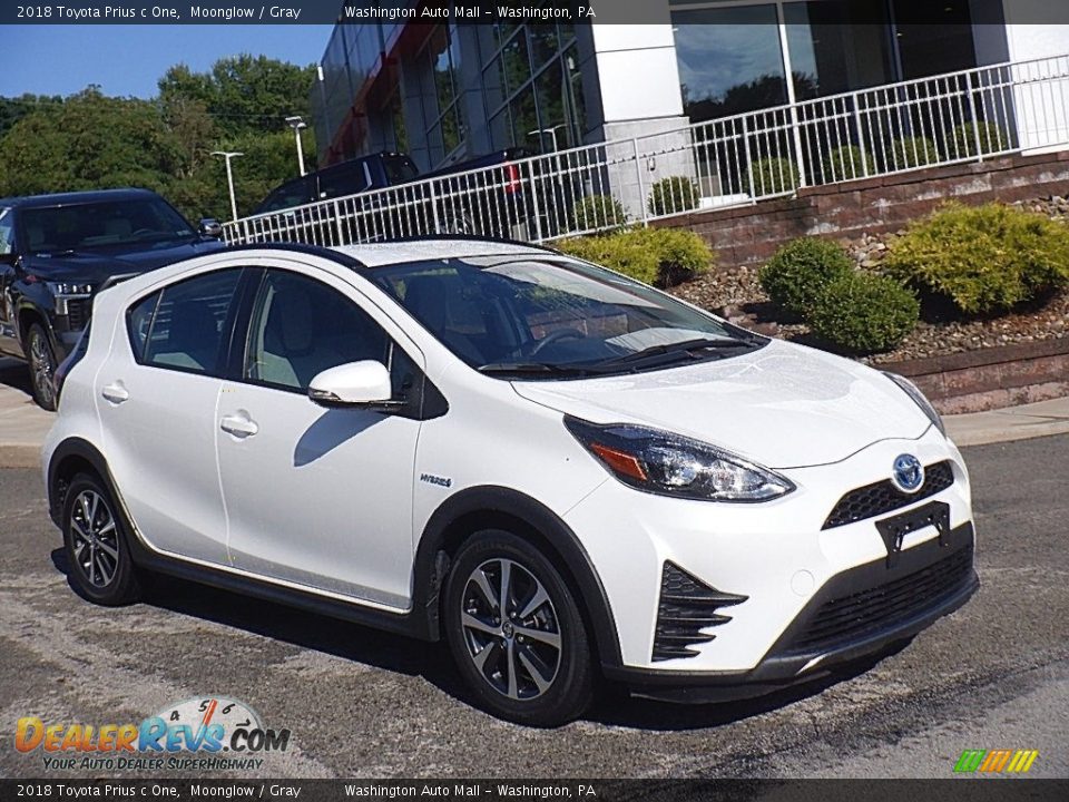Front 3/4 View of 2018 Toyota Prius c One Photo #1