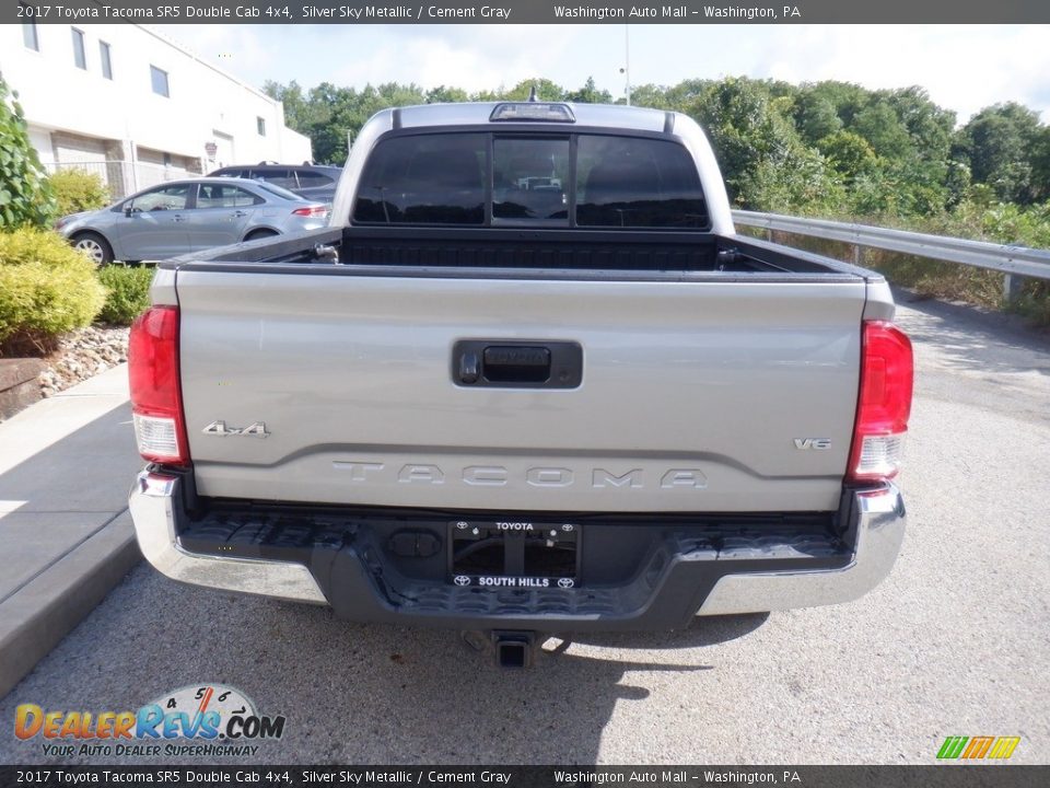 2017 Toyota Tacoma SR5 Double Cab 4x4 Silver Sky Metallic / Cement Gray Photo #16