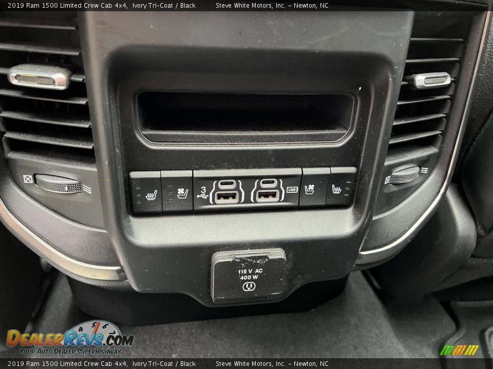 2019 Ram 1500 Limited Crew Cab 4x4 Ivory Tri–Coat / Black Photo #17