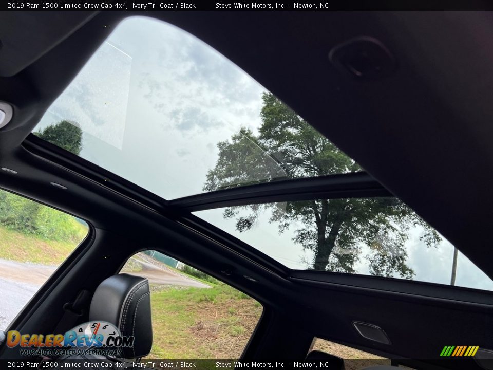 Sunroof of 2019 Ram 1500 Limited Crew Cab 4x4 Photo #34