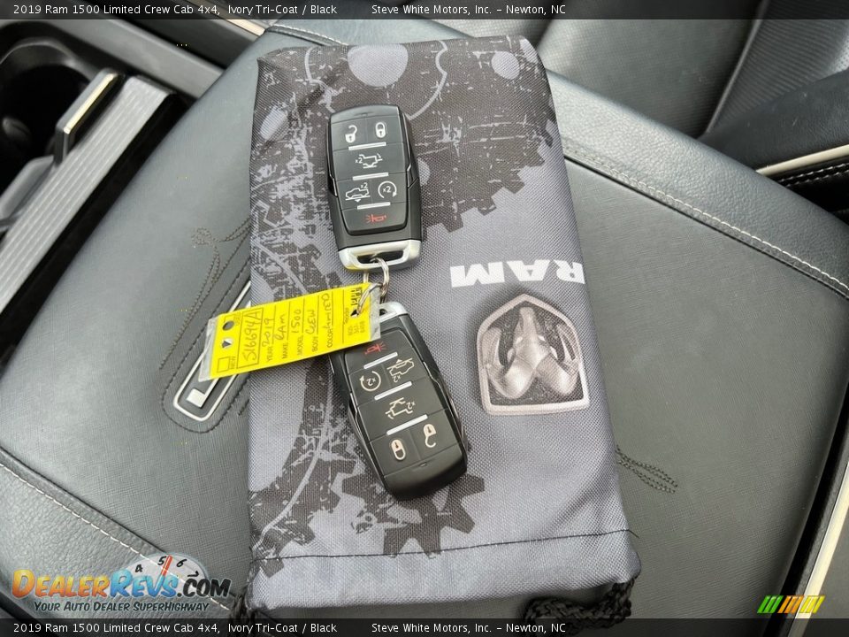 Keys of 2019 Ram 1500 Limited Crew Cab 4x4 Photo #35