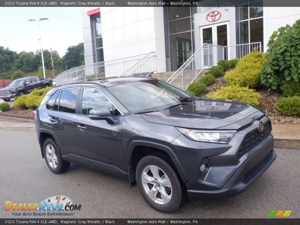 Front 3/4 View of 2020 Toyota RAV4 XLE AWD Photo #1