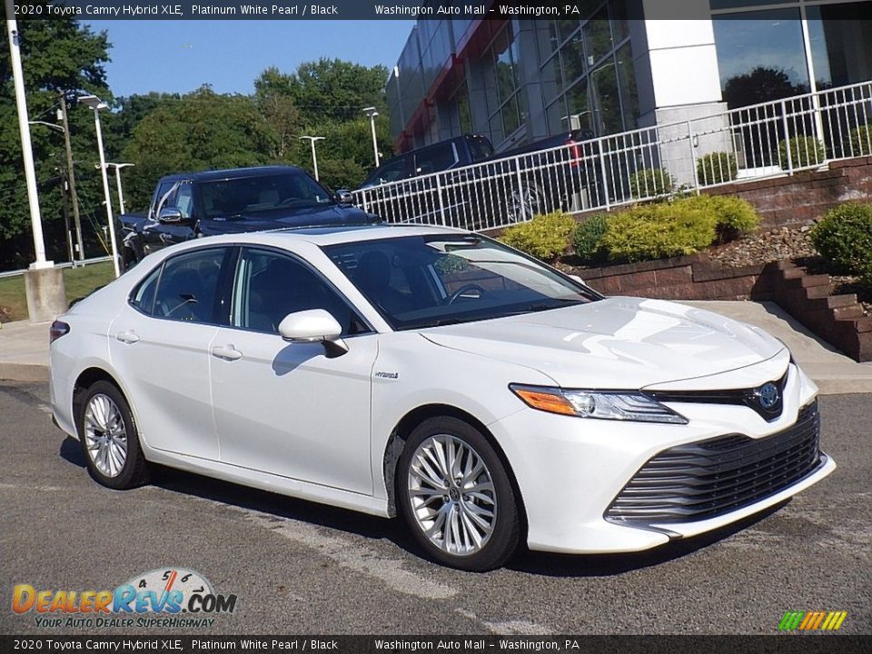 Front 3/4 View of 2020 Toyota Camry Hybrid XLE Photo #1