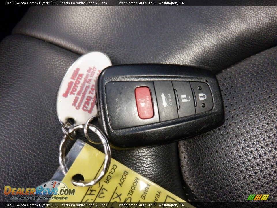 Keys of 2020 Toyota Camry Hybrid XLE Photo #35