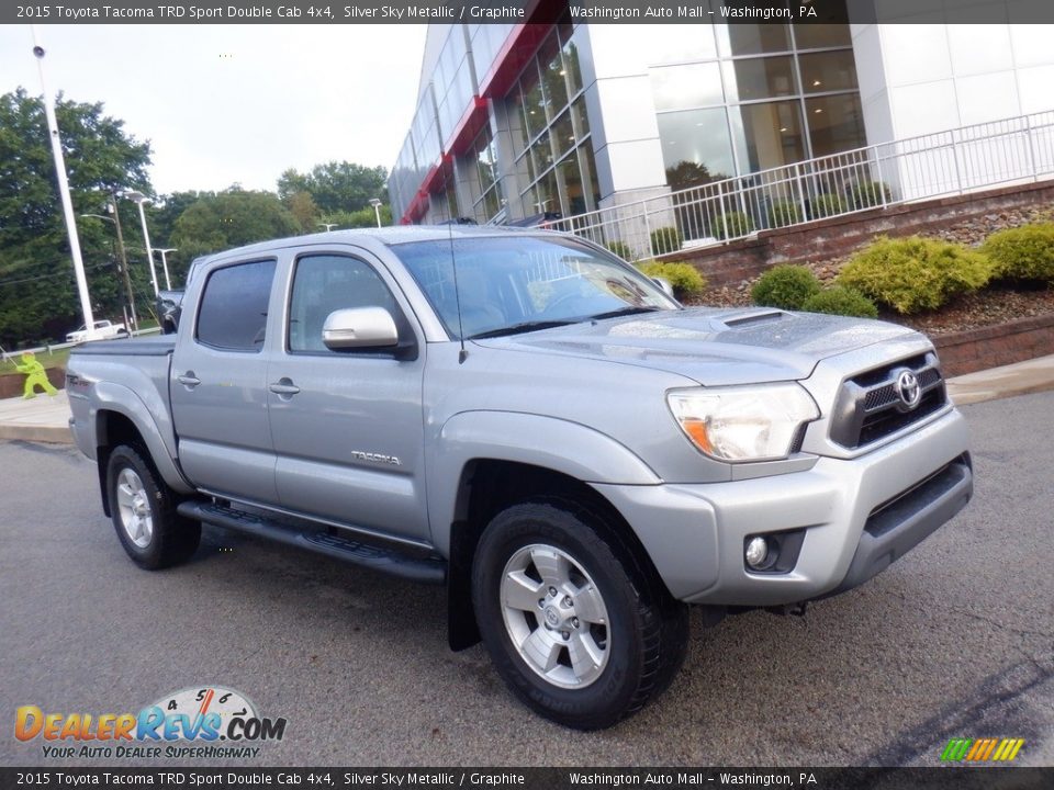 Front 3/4 View of 2015 Toyota Tacoma TRD Sport Double Cab 4x4 Photo #1