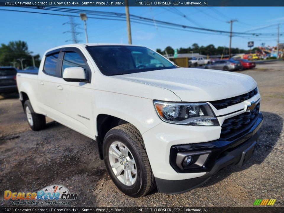 Front 3/4 View of 2021 Chevrolet Colorado LT Crew Cab 4x4 Photo #2