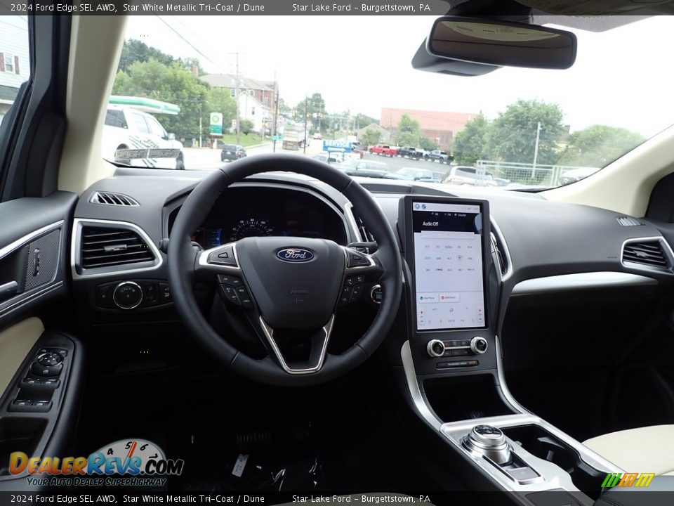 Dashboard of 2024 Ford Edge SEL AWD Photo #12