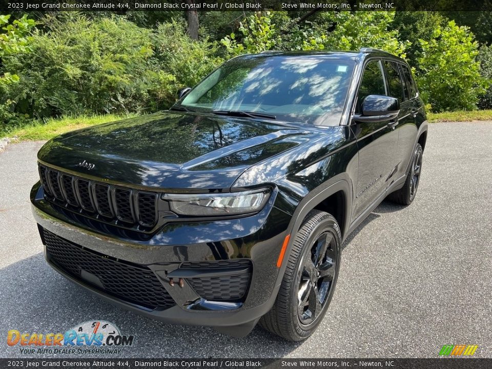 2023 Jeep Grand Cherokee Altitude 4x4 Diamond Black Crystal Pearl / Global Black Photo #2