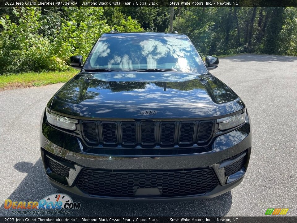 2023 Jeep Grand Cherokee Altitude 4x4 Diamond Black Crystal Pearl / Global Black Photo #3