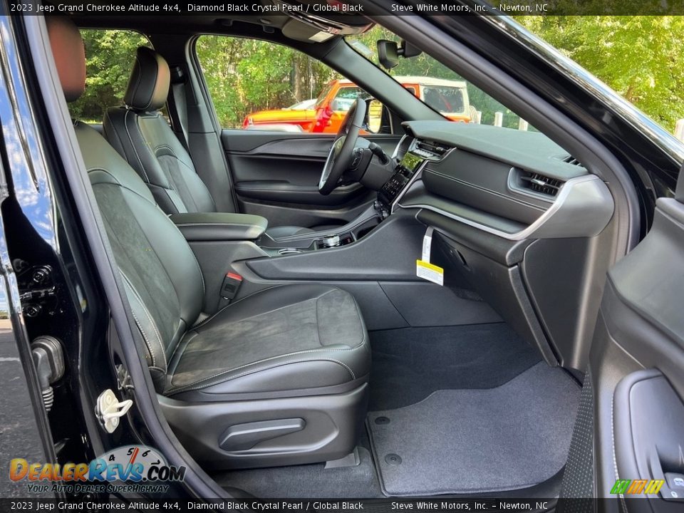 Front Seat of 2023 Jeep Grand Cherokee Altitude 4x4 Photo #17