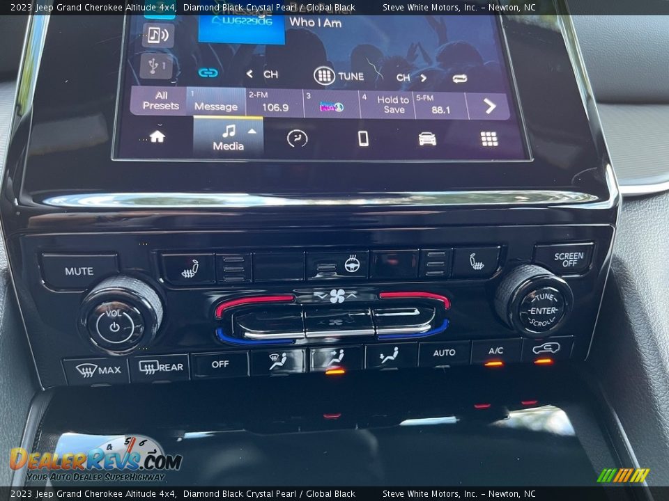 Controls of 2023 Jeep Grand Cherokee Altitude 4x4 Photo #23