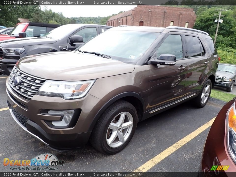 Front 3/4 View of 2016 Ford Explorer XLT Photo #1