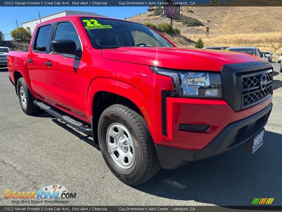 Front 3/4 View of 2022 Nissan Frontier S Crew Cab 4x4 Photo #1