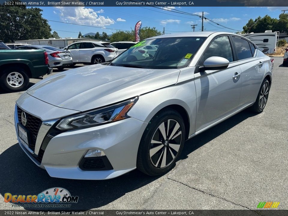 Front 3/4 View of 2022 Nissan Altima SV Photo #3