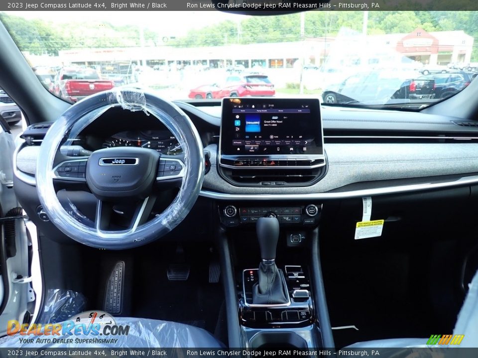 2023 Jeep Compass Latitude 4x4 Bright White / Black Photo #13