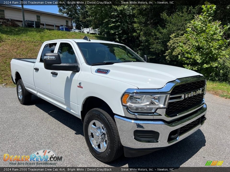 Front 3/4 View of 2024 Ram 2500 Tradesman Crew Cab 4x4 Photo #4