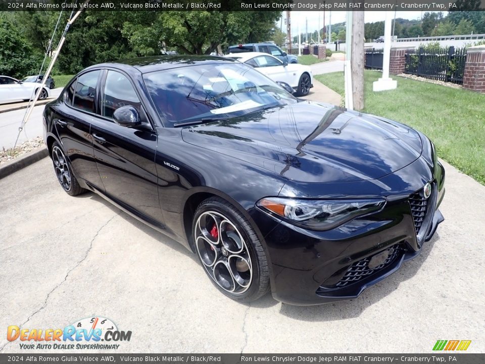 Front 3/4 View of 2024 Alfa Romeo Giulia Veloce AWD Photo #3