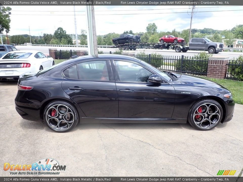 2024 Alfa Romeo Giulia Veloce AWD Vulcano Black Metallic / Black/Red Photo #4