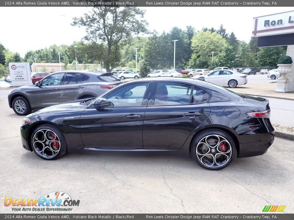 Vulcano Black Metallic 2024 Alfa Romeo Giulia Veloce AWD Photo #8