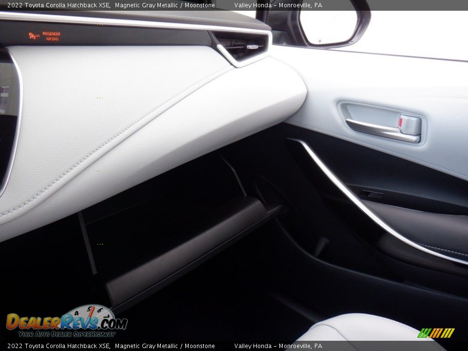 2022 Toyota Corolla Hatchback XSE Magnetic Gray Metallic / Moonstone Photo #30