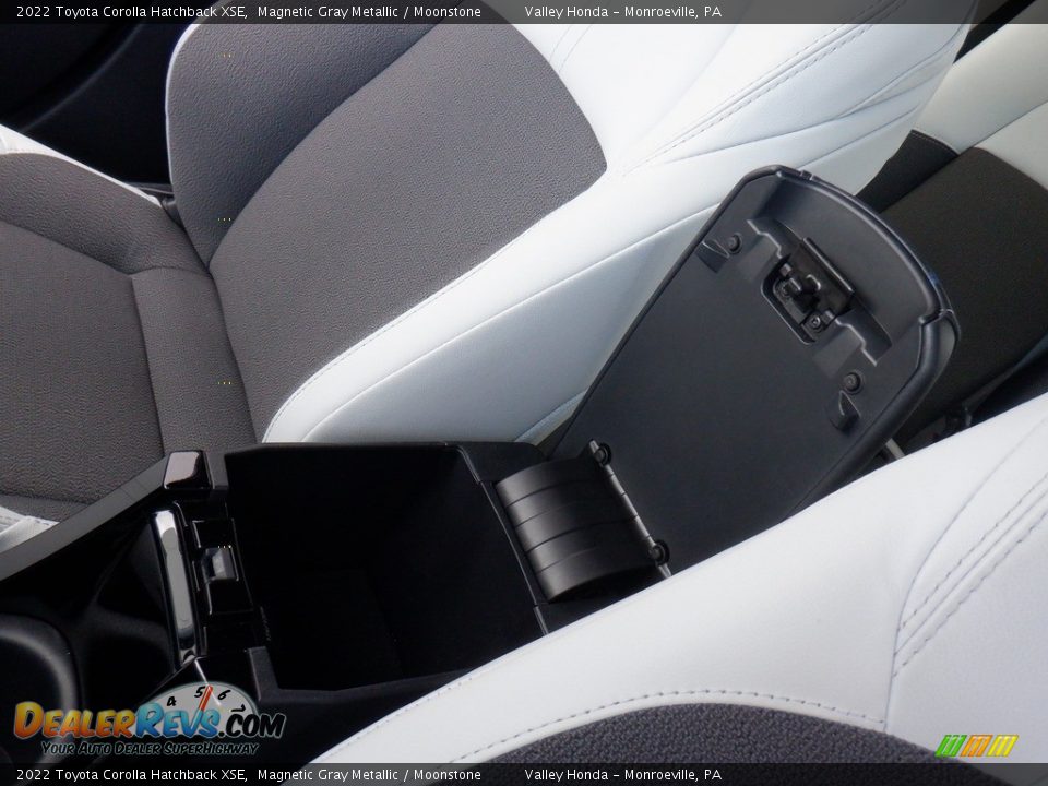 2022 Toyota Corolla Hatchback XSE Magnetic Gray Metallic / Moonstone Photo #31