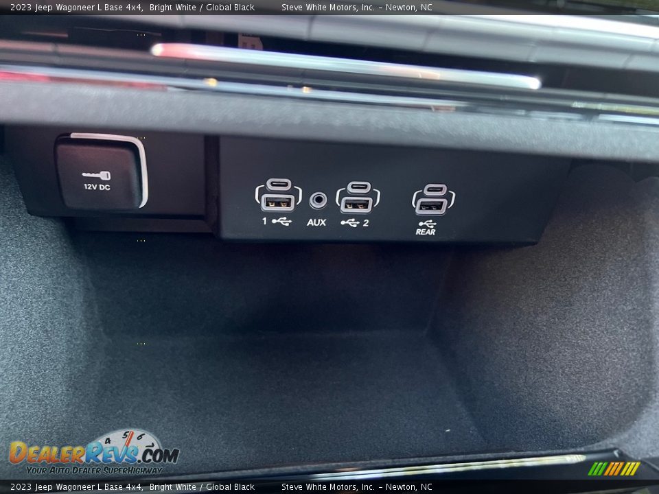 2023 Jeep Wagoneer L Base 4x4 Bright White / Global Black Photo #31