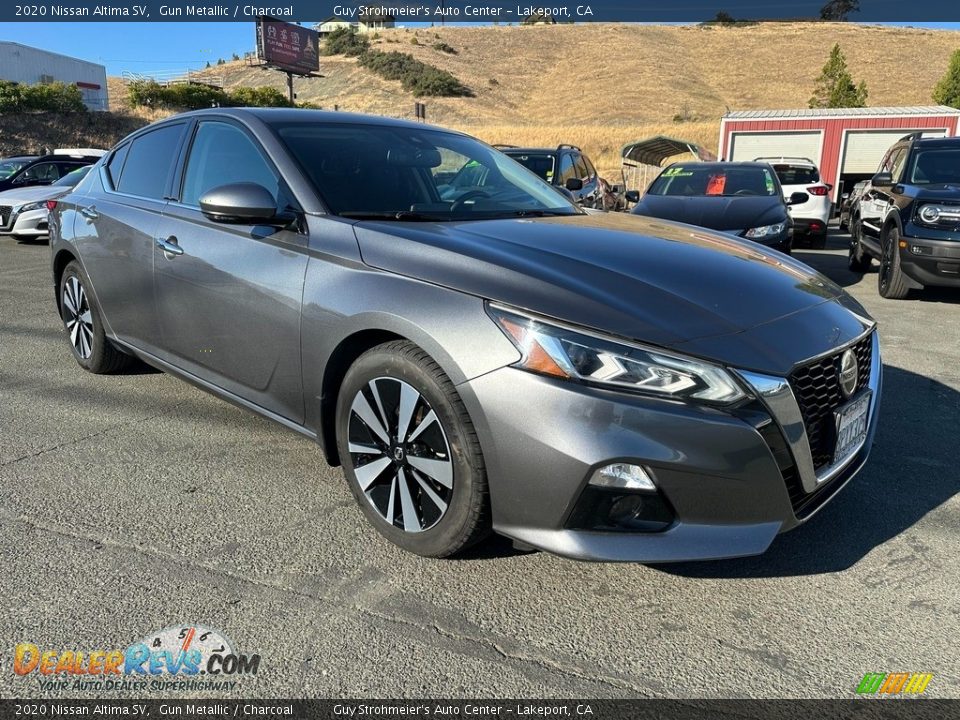Front 3/4 View of 2020 Nissan Altima SV Photo #1