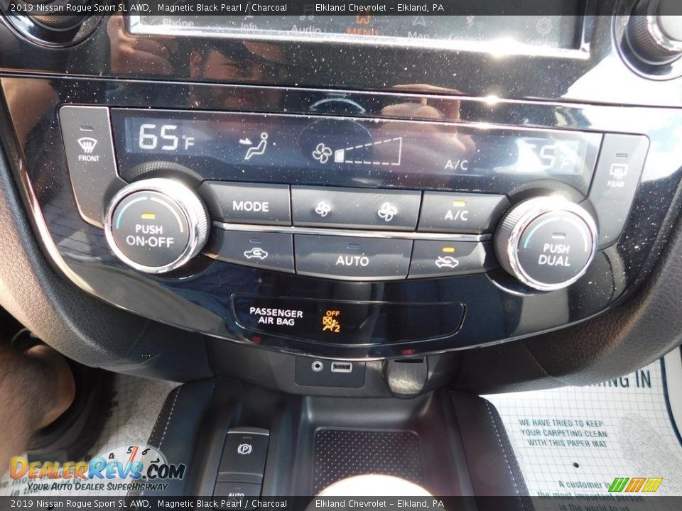 Controls of 2019 Nissan Rogue Sport SL AWD Photo #33