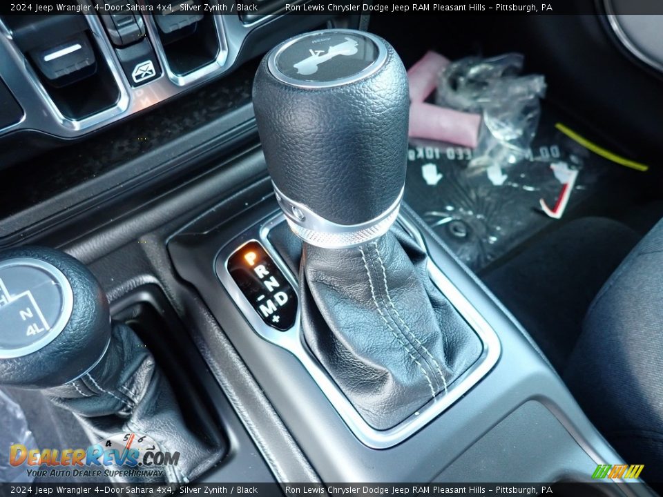 2024 Jeep Wrangler 4-Door Sahara 4x4 Shifter Photo #17