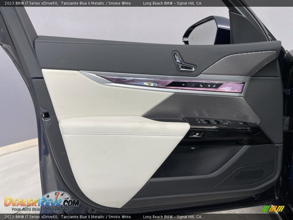 Door Panel of 2023 BMW i7 Series xDrive60 Photo #10