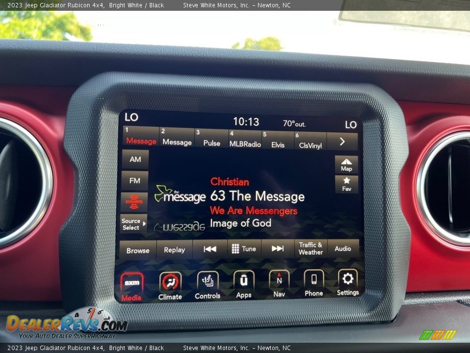 Audio System of 2023 Jeep Gladiator Rubicon 4x4 Photo #21