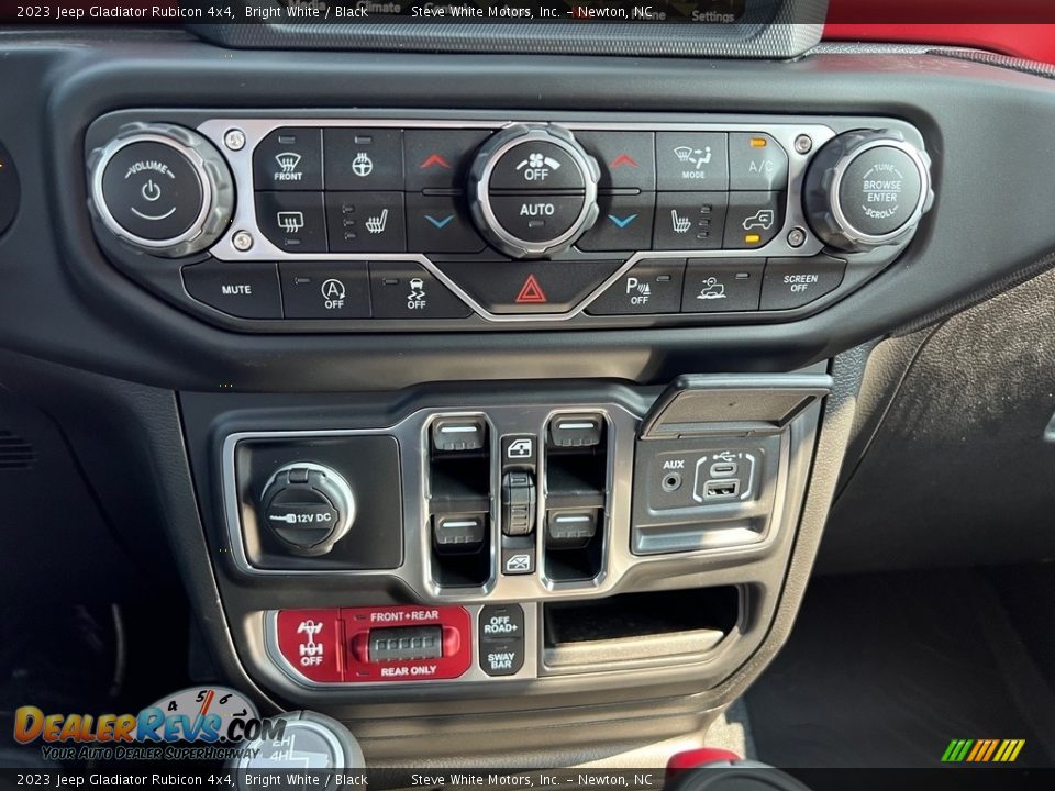 Controls of 2023 Jeep Gladiator Rubicon 4x4 Photo #26