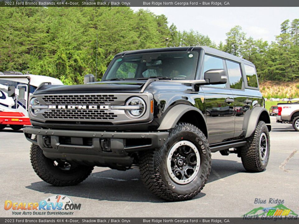 Front 3/4 View of 2023 Ford Bronco Badlands 4X4 4-Door Photo #1