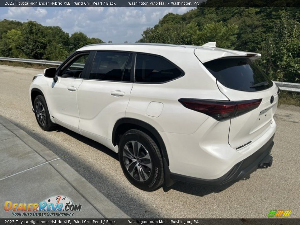 2023 Toyota Highlander Hybrid XLE Wind Chill Pearl / Black Photo #2