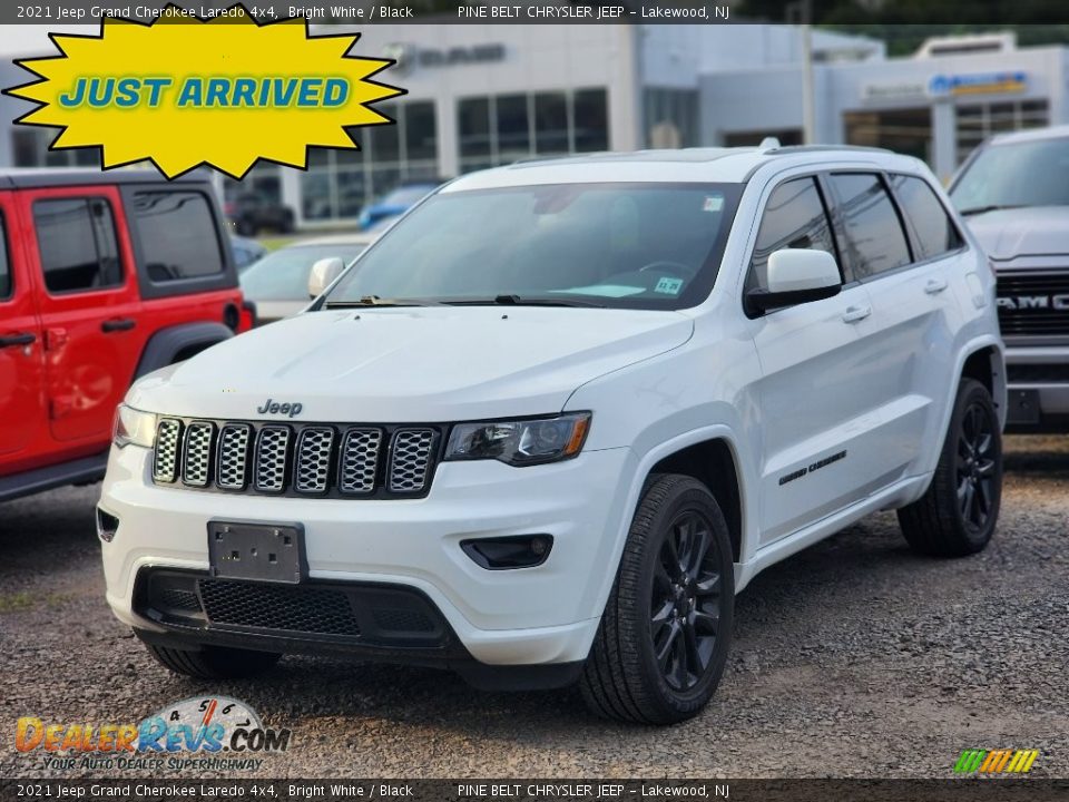 2021 Jeep Grand Cherokee Laredo 4x4 Bright White / Black Photo #1