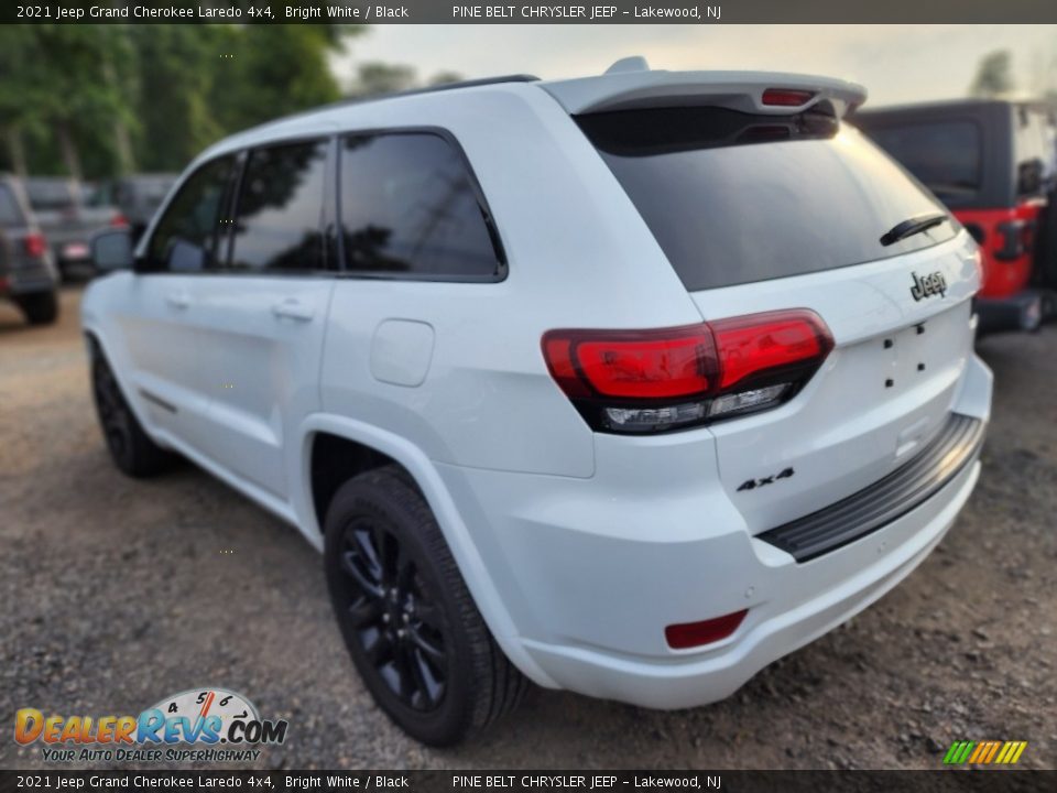 2021 Jeep Grand Cherokee Laredo 4x4 Bright White / Black Photo #4