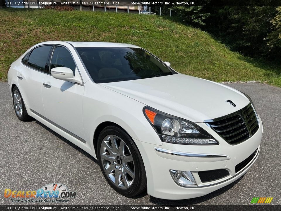 Front 3/4 View of 2013 Hyundai Equus Signature Photo #4