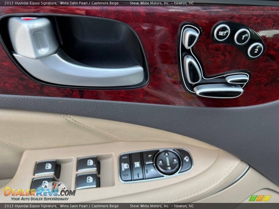 Door Panel of 2013 Hyundai Equus Signature Photo #11