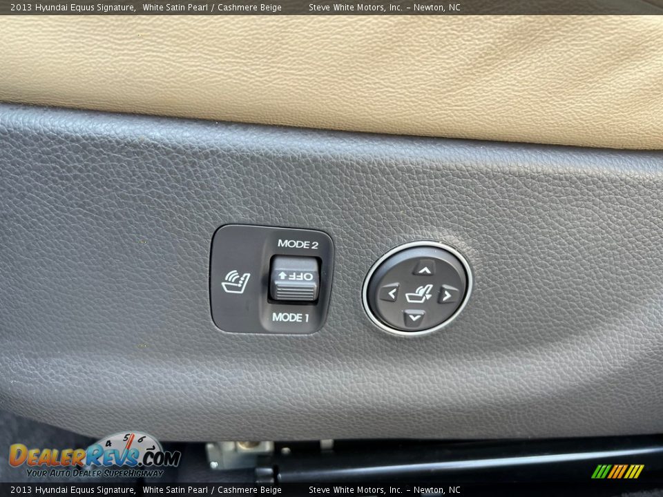 Front Seat of 2013 Hyundai Equus Signature Photo #12