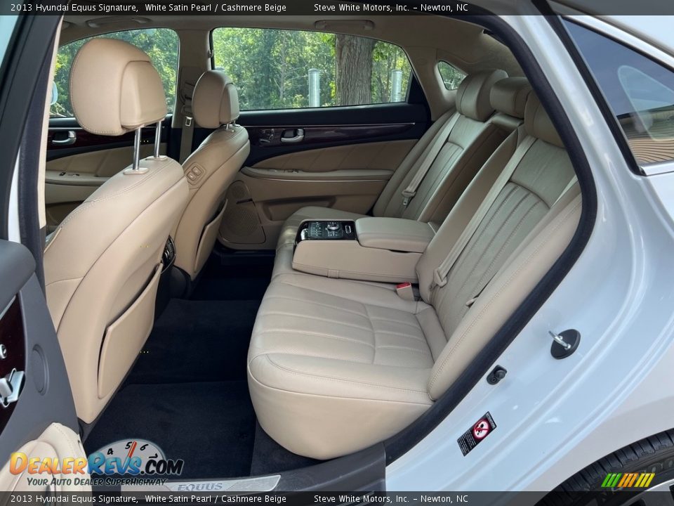 Rear Seat of 2013 Hyundai Equus Signature Photo #14