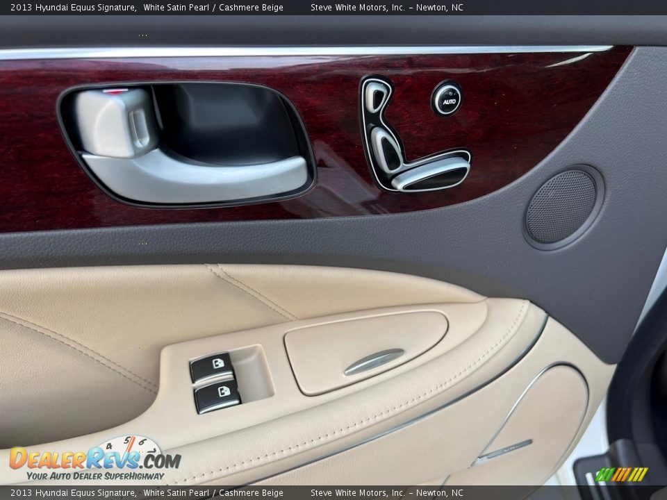 Door Panel of 2013 Hyundai Equus Signature Photo #15